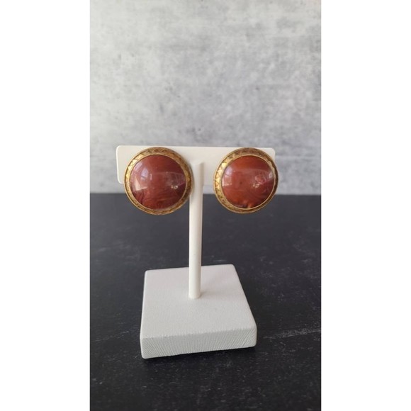 Vintage Desert Red Plastic Cabochon Clip-on Earrings - Picture 3 of 10